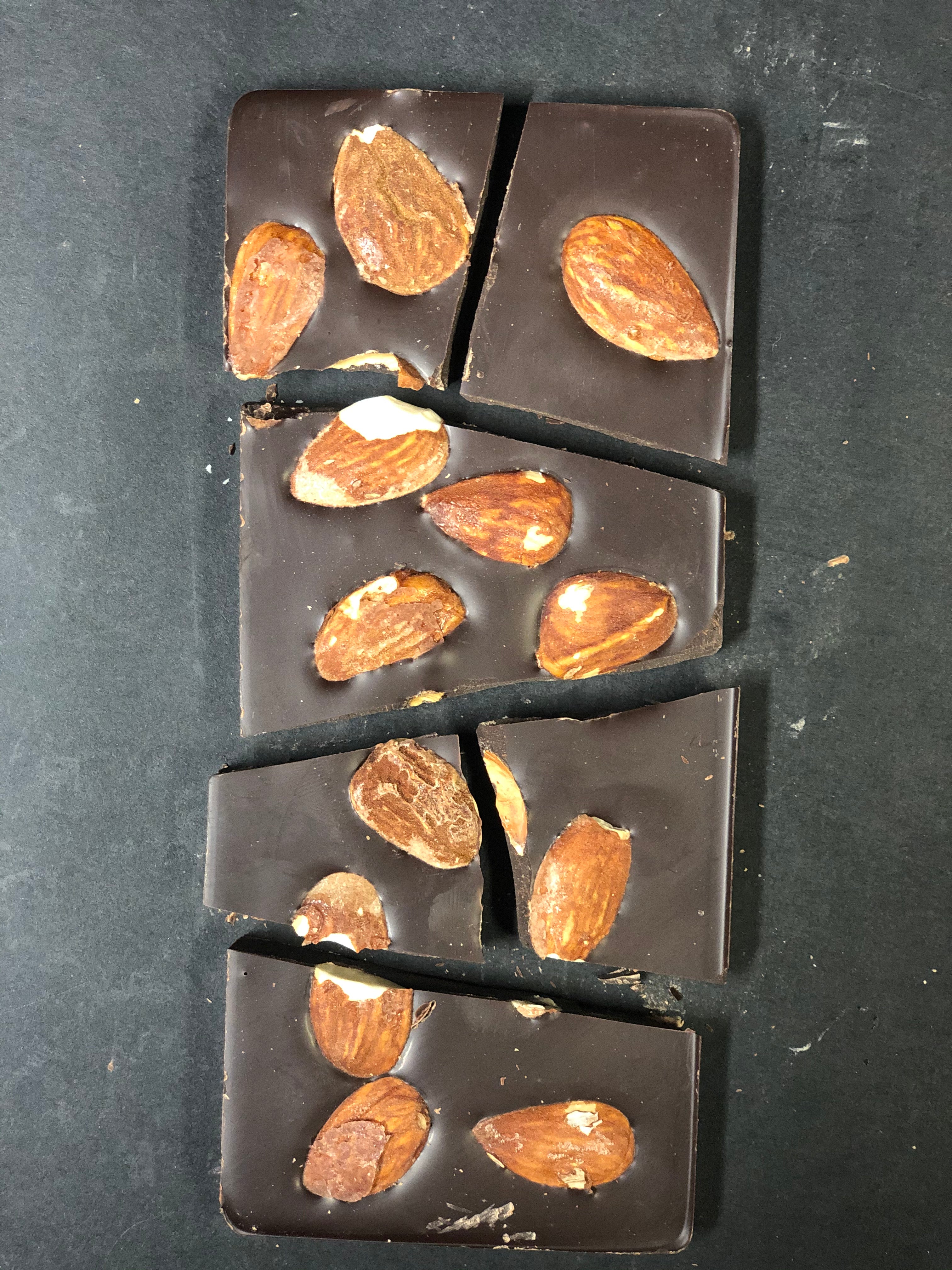 TAVOLETTA FONDENTE CON MANDORLE - 100 GR