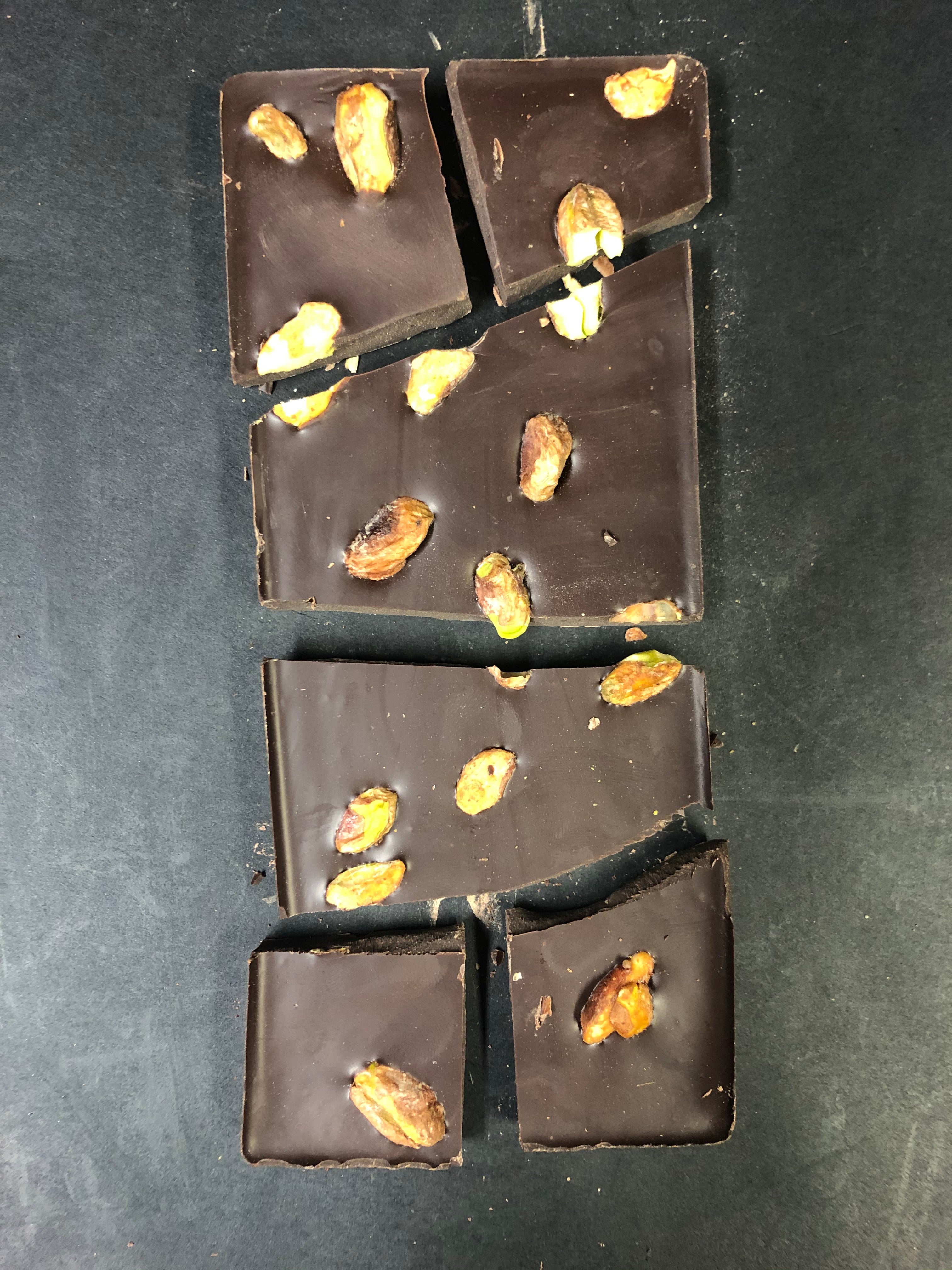 TAVOLETTA FONDENTE CON PISTACCHI - 100 GR